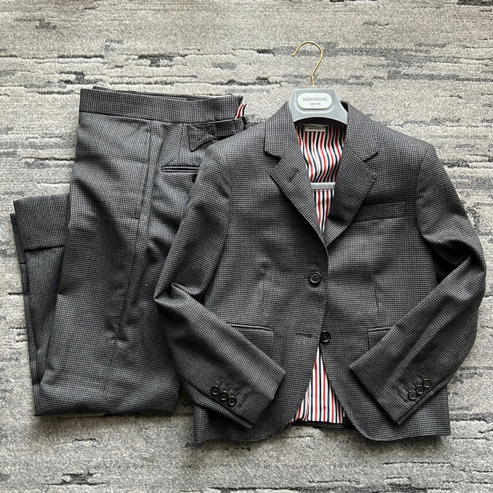 Thom Browne Grey British Houndstooth little boy jacket w/back strap trouser 38